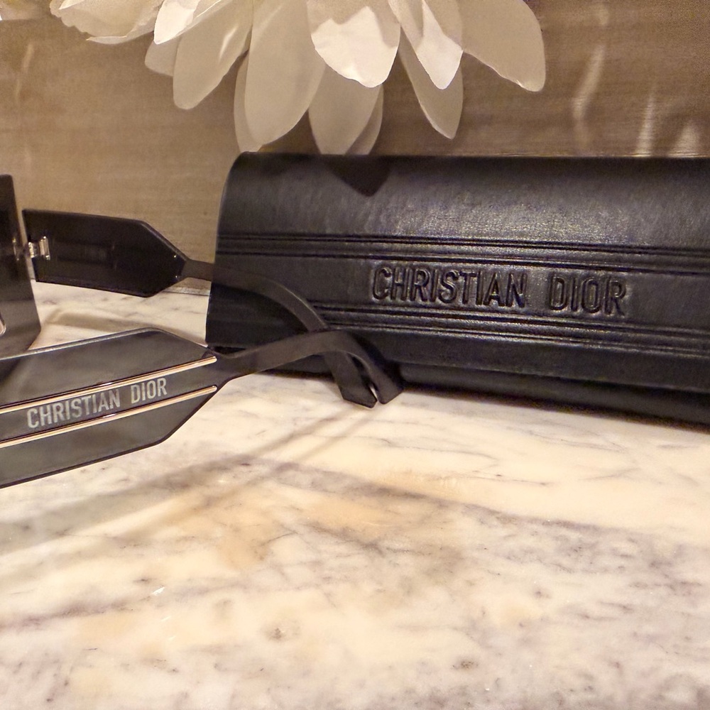 *Brand New* Dior Oversized Rimless Sunglasses in Black - Picture 5 of 7